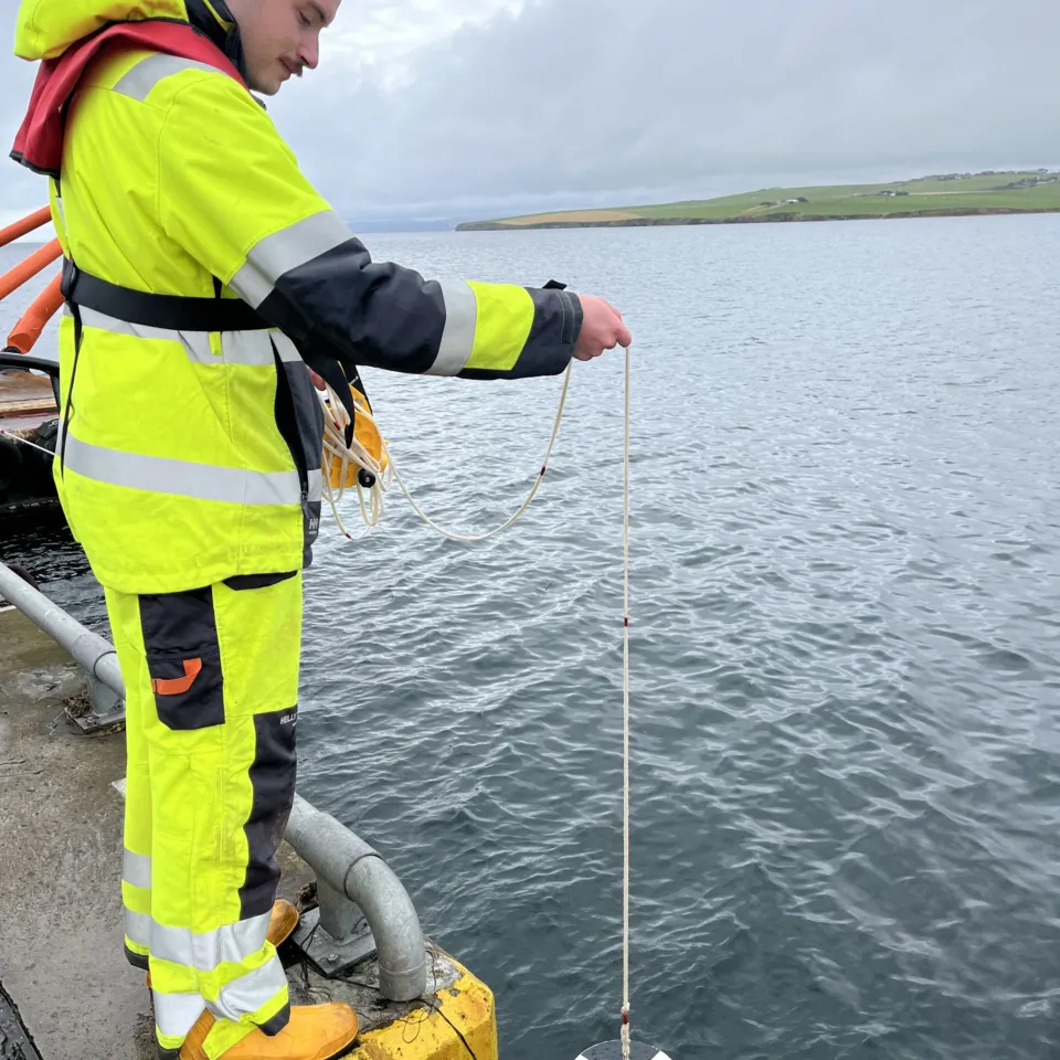 Picture B Secchi disk to measure visibility