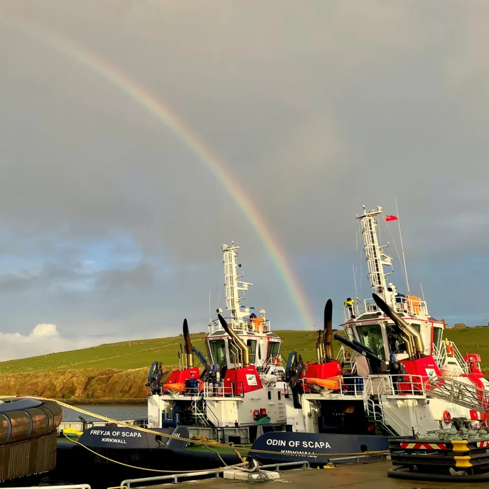 NH Scapa Tugs Rainbow